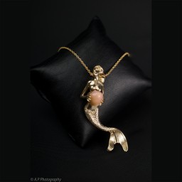 Pendant with Conch Pearl...